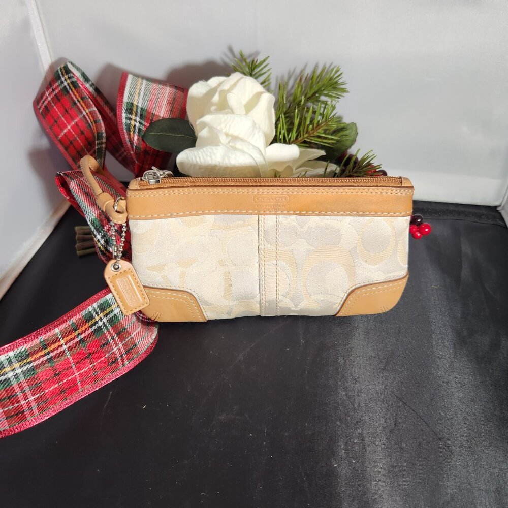 COACH original Optic leather trimmed wristlet cream/khaki
